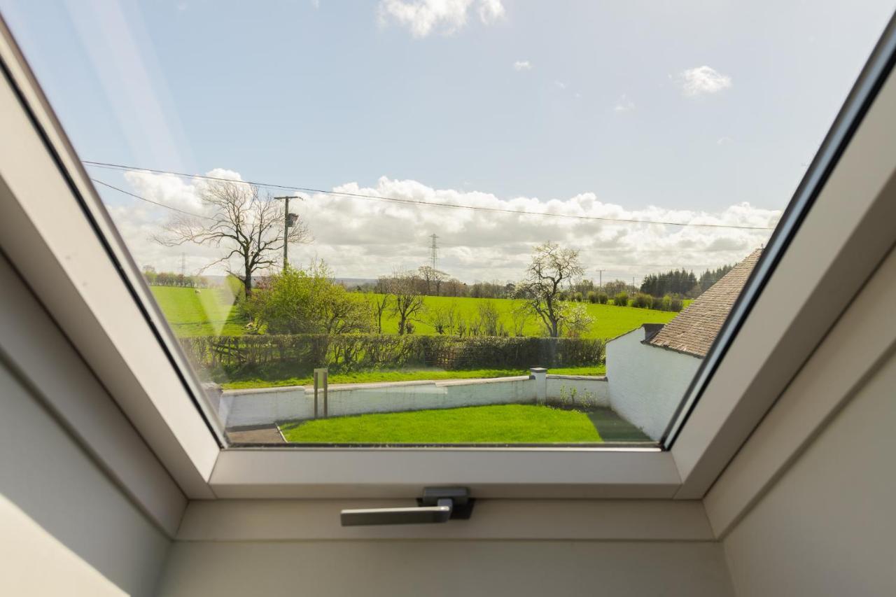 Nether Newton - Sleeps 12, Hottub, Sauna, Private Garden Newmilns Exterior photo