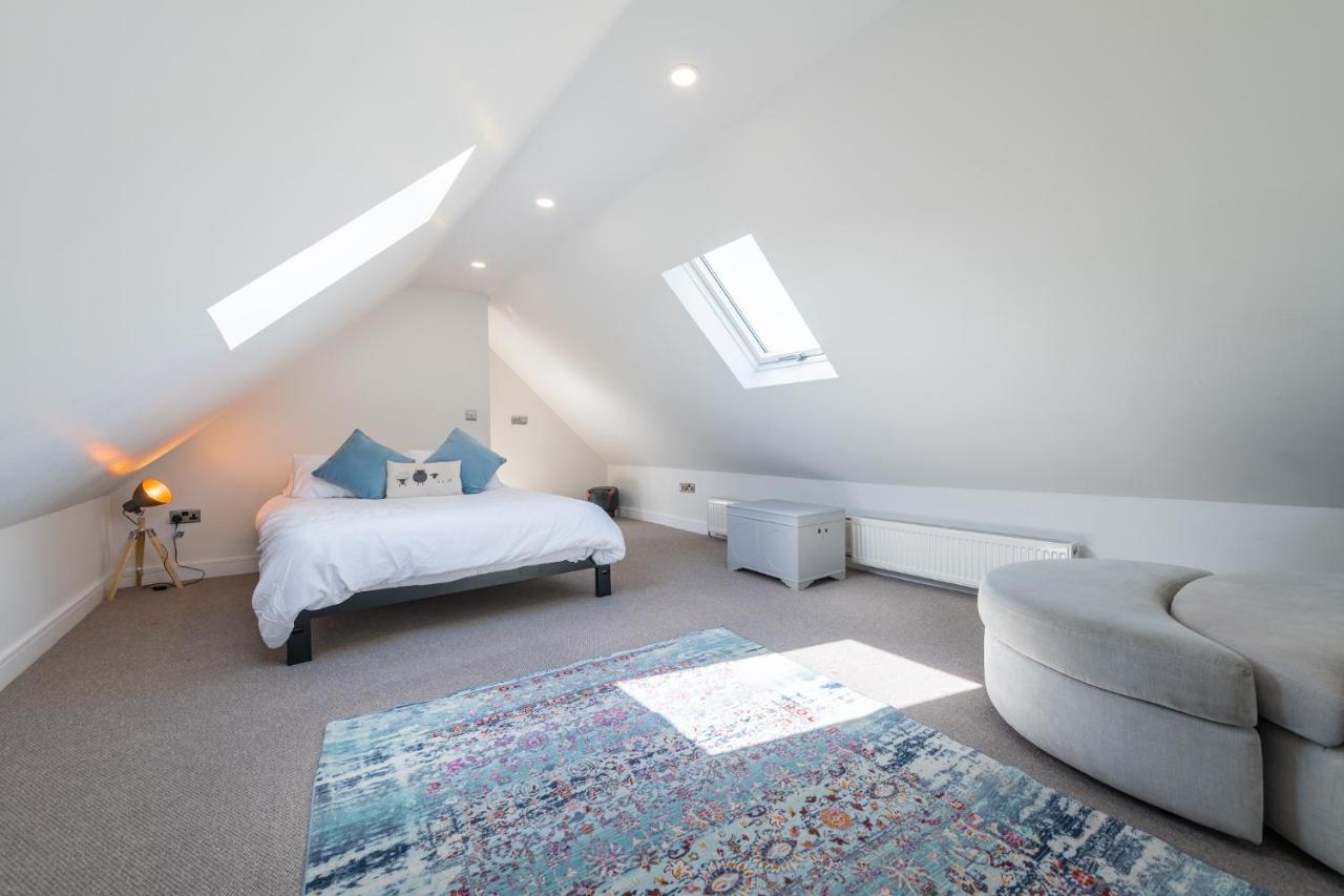 Nether Newton - Sleeps 12, Hottub, Sauna, Private Garden Newmilns Exterior photo