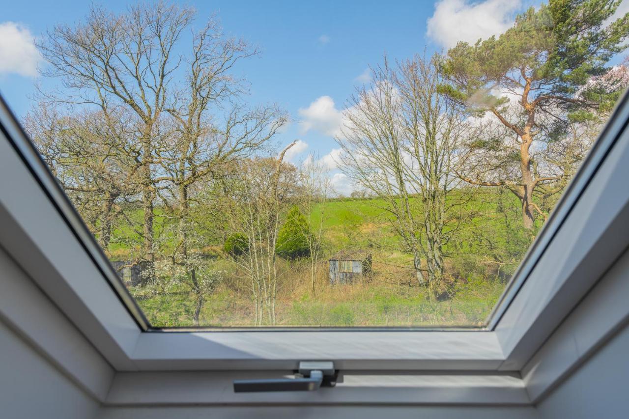 Nether Newton - Sleeps 12, Hottub, Sauna, Private Garden Newmilns Exterior photo