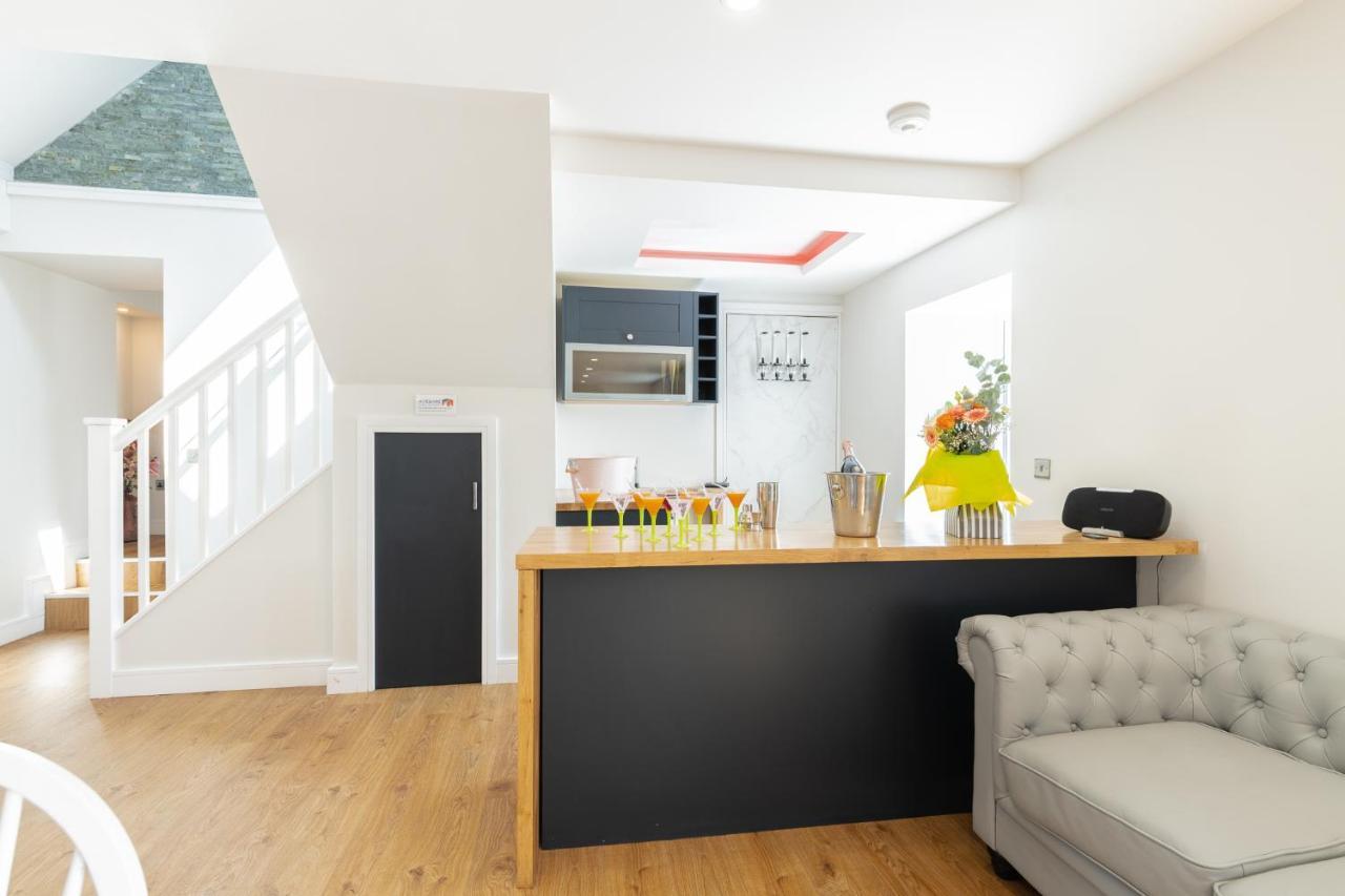Nether Newton - Sleeps 12, Hottub, Sauna, Private Garden Newmilns Exterior photo