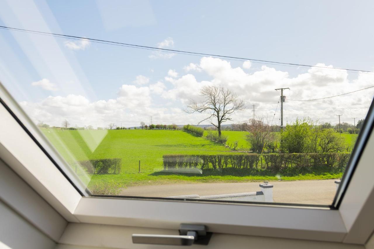 Nether Newton - Sleeps 12, Hottub, Sauna, Private Garden Newmilns Exterior photo
